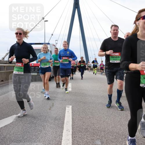 03.10.2025 - Köhlbrandbrückenlauf Lena Gebhardt http://msf.ph/oto/9204006 03.10.2025 15:55:13 Position 2 9043, 4249, 8137, 8109 meine-sportfotos.de