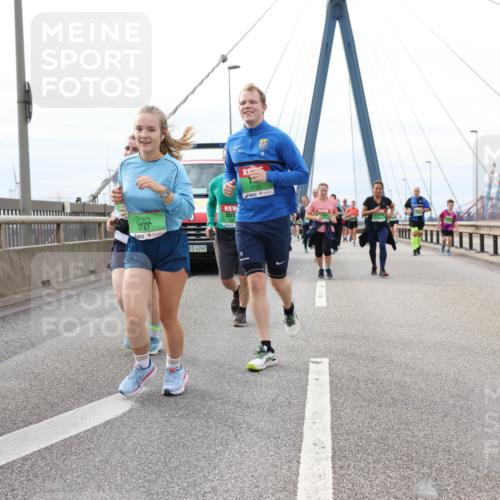 03.10.2025 - Köhlbrandbrückenlauf Lena Gebhardt http://msf.ph/oto/9204009 03.10.2025 15:55:14 Position 2 9747, 4249, 7735 meine-sportfotos.de