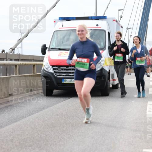 03.10.2025 - Köhlbrandbrückenlauf Lena Gebhardt http://msf.ph/oto/9204024 03.10.2025 15:55:18 Position 2 4 meine-sportfotos.de