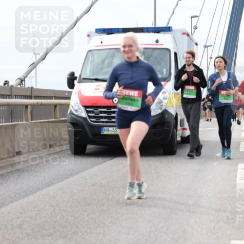 03.10.2025 - Köhlbrandbrückenlauf Lena Gebhardt http://msf.ph/oto/9204025 03.10.2025 15:55:18 Position 2 7565 meine-sportfotos.de