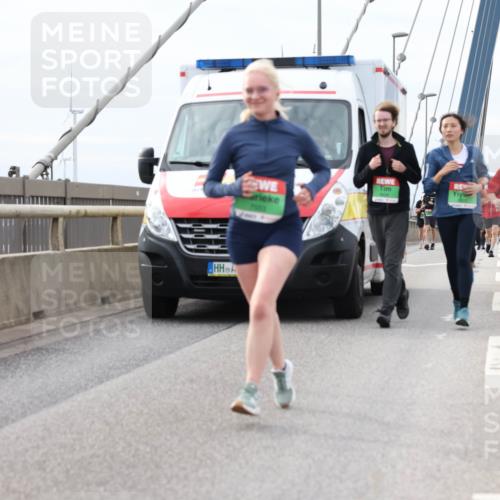 03.10.2025 - Köhlbrandbrückenlauf Lena Gebhardt http://msf.ph/oto/9204026 03.10.2025 15:55:18 Position 2  meine-sportfotos.de