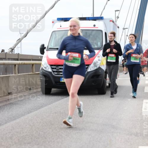 03.10.2025 - Köhlbrandbrückenlauf Lena Gebhardt http://msf.ph/oto/9204027 03.10.2025 15:55:18 Position 2  meine-sportfotos.de