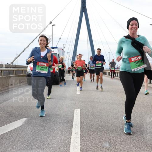 03.10.2025 - Köhlbrandbrückenlauf Lena Gebhardt http://msf.ph/oto/9204040 03.10.2025 15:55:21 Position 2 9510, 8458, 7544 meine-sportfotos.de