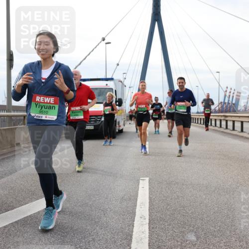 03.10.2025 - Köhlbrandbrückenlauf Lena Gebhardt http://msf.ph/oto/9204044 03.10.2025 15:55:22 Position 2 3458, 9510, 4249 meine-sportfotos.de