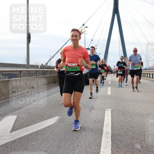 03.10.2025 - Köhlbrandbrückenlauf Lena Gebhardt http://msf.ph/oto/9204054 03.10.2025 15:55:23 Position 2 213, 7441 meine-sportfotos.de