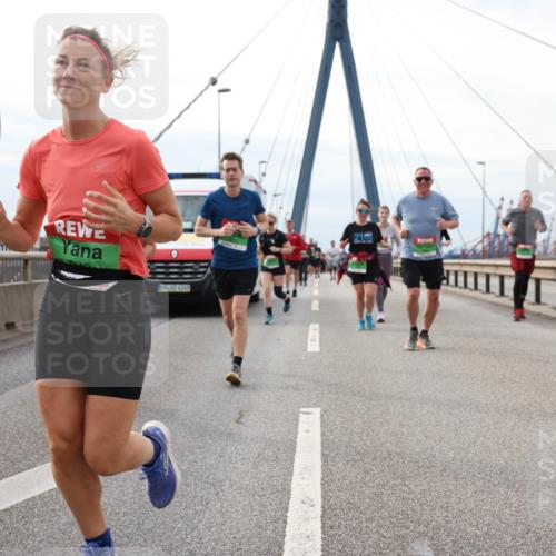 03.10.2025 - Köhlbrandbrückenlauf Lena Gebhardt http://msf.ph/oto/9204056 03.10.2025 15:55:24 Position 2 4249, 21 meine-sportfotos.de
