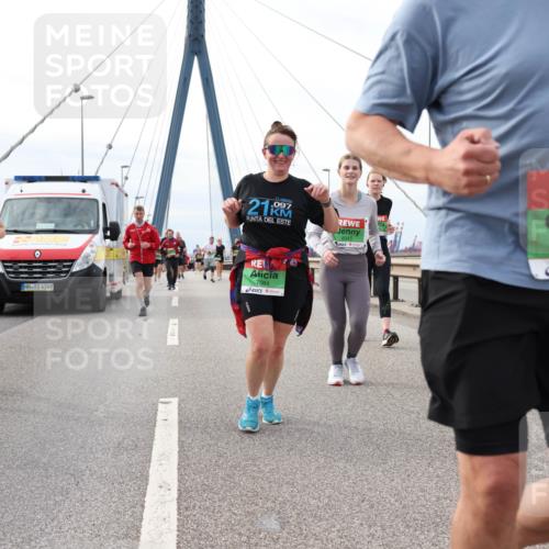 03.10.2025 - Köhlbrandbrückenlauf Lena Gebhardt http://msf.ph/oto/9204067 03.10.2025 15:55:26 Position 2 9574, 4249, 21, 097, 8345, 7664, 7866 meine-sportfotos.de