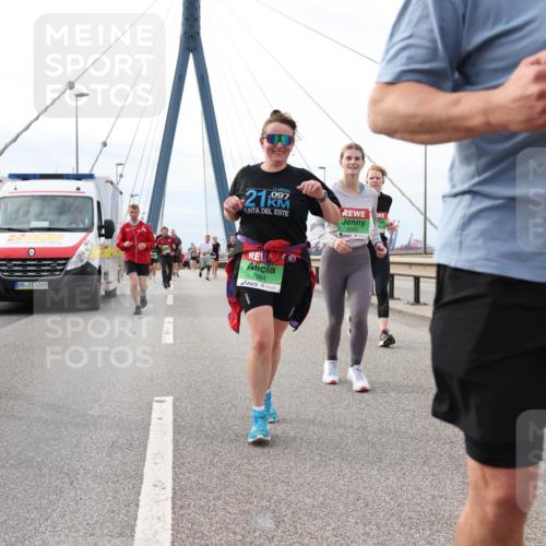 03.10.2025 - Köhlbrandbrückenlauf Lena Gebhardt http://msf.ph/oto/9204068 03.10.2025 15:55:26 Position 2 9574, 4249, 21, 097, 8345, 7664, 7866 meine-sportfotos.de