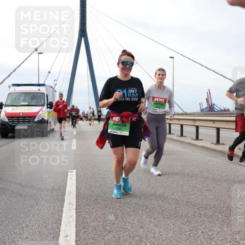 03.10.2025 - Köhlbrandbrückenlauf Lena Gebhardt http://msf.ph/oto/9204069 03.10.2025 15:55:26 Position 2 9574, 4249, 11, 097, 1, 8345, 7664 meine-sportfotos.de