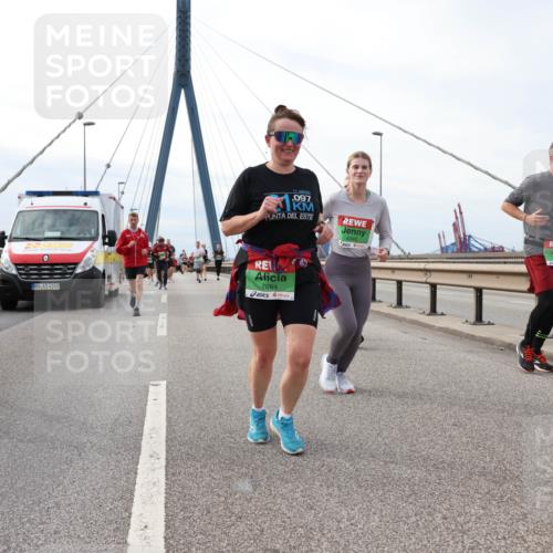 03.10.2025 - Köhlbrandbrückenlauf Lena Gebhardt http://msf.ph/oto/9204070 03.10.2025 15:55:26 Position 2 9574, 4249, 097, 7664, 8345 meine-sportfotos.de