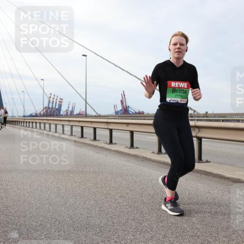 03.10.2025 - Köhlbrandbrückenlauf Lena Gebhardt http://msf.ph/oto/9204076 03.10.2025 15:55:28 Position 2 7776 meine-sportfotos.de