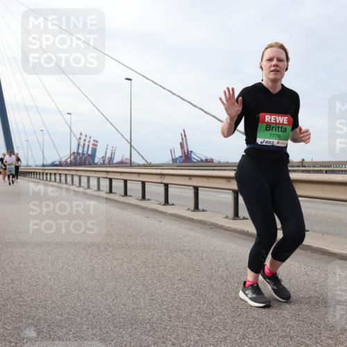 03.10.2025 - Köhlbrandbrückenlauf Lena Gebhardt http://msf.ph/oto/9204077 03.10.2025 15:55:28 Position 2 7776 meine-sportfotos.de