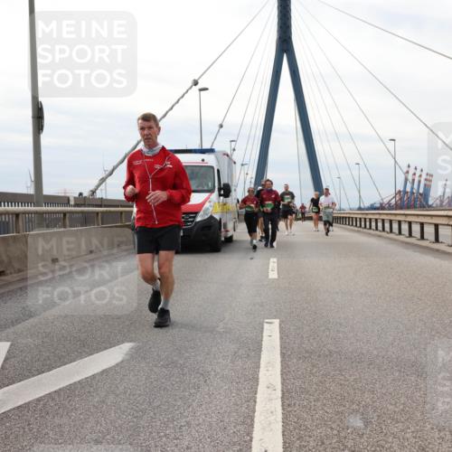 03.10.2025 - Köhlbrandbrückenlauf Lena Gebhardt http://msf.ph/oto/9204078 03.10.2025 15:55:29 Position 2  meine-sportfotos.de