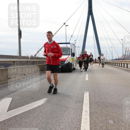 03.10.2025 - Köhlbrandbrückenlauf Lena Gebhardt http://msf.ph/oto/9204079 03.10.2025 15:55:29 Position 2  meine-sportfotos.de