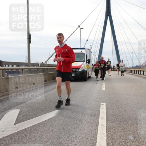 03.10.2025 - Köhlbrandbrückenlauf Lena Gebhardt http://msf.ph/oto/9204080 03.10.2025 15:55:29 Position 2 249 meine-sportfotos.de