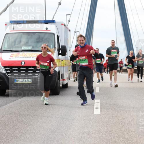 03.10.2025 - Köhlbrandbrückenlauf Lena Gebhardt http://msf.ph/oto/9204086 03.10.2025 15:55:30 Position 2 42, 85, 1, 9141, 4249 meine-sportfotos.de