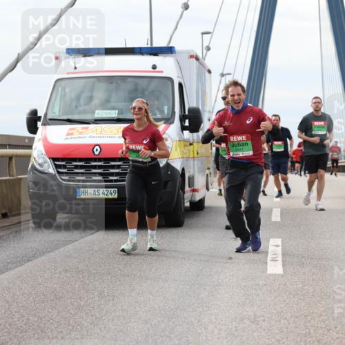03.10.2025 - Köhlbrandbrückenlauf Lena Gebhardt http://msf.ph/oto/9204088 03.10.2025 15:55:31 Position 2 42, 85, 1, 4249, 9141 meine-sportfotos.de