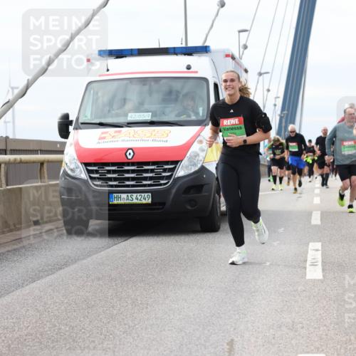 03.10.2025 - Köhlbrandbrückenlauf Lena Gebhardt http://msf.ph/oto/9204145 03.10.2025 15:55:42 Position 2 42, 85, 1, 731, 4249, 7711 meine-sportfotos.de