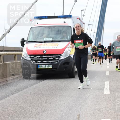 03.10.2025 - Köhlbrandbrückenlauf Lena Gebhardt http://msf.ph/oto/9204146 03.10.2025 15:55:42 Position 2 42, 85, 4, 4249, 7711 meine-sportfotos.de