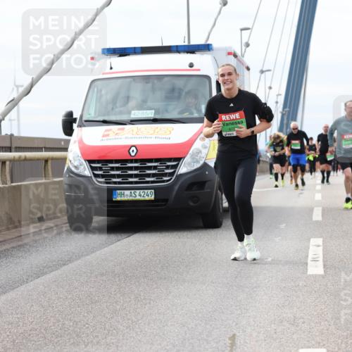 03.10.2025 - Köhlbrandbrückenlauf Lena Gebhardt http://msf.ph/oto/9204147 03.10.2025 15:55:42 Position 2 42, 85, 4, 873, 4249, 7711 meine-sportfotos.de
