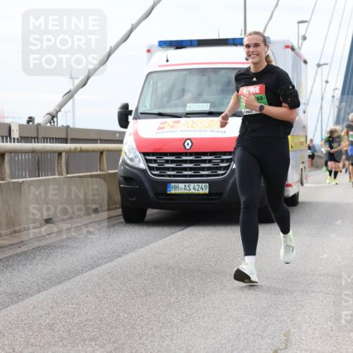 03.10.2025 - Köhlbrandbrückenlauf Lena Gebhardt http://msf.ph/oto/9204148 03.10.2025 15:55:42 Position 2 42, 85, 4, 4249 meine-sportfotos.de