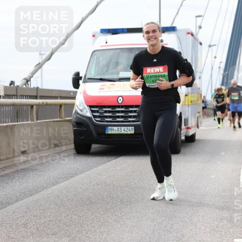 03.10.2025 - Köhlbrandbrückenlauf Lena Gebhardt http://msf.ph/oto/9204150 03.10.2025 15:55:42 Position 2 42, 85, 4249, 872 meine-sportfotos.de