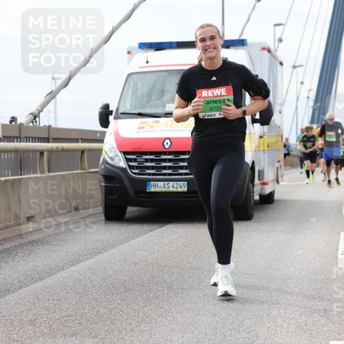03.10.2025 - Köhlbrandbrückenlauf Lena Gebhardt http://msf.ph/oto/9204151 03.10.2025 15:55:43 Position 2 9, 42, 8731, 4249 meine-sportfotos.de