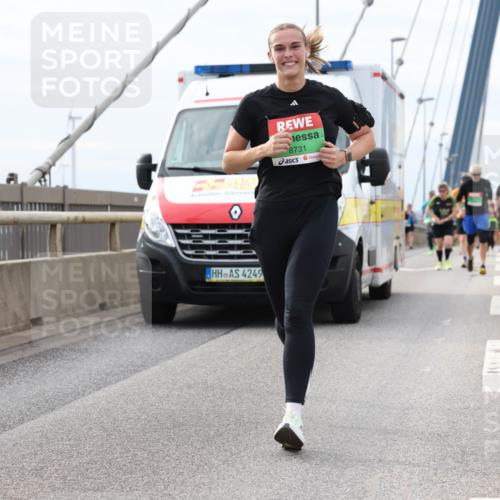 03.10.2025 - Köhlbrandbrückenlauf Lena Gebhardt http://msf.ph/oto/9204153 03.10.2025 15:55:43 Position 2 9, 4249, 8731 meine-sportfotos.de
