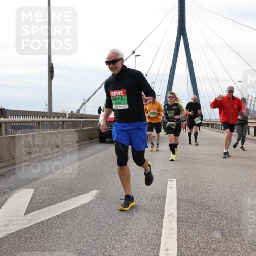 03.10.2025 - Köhlbrandbrückenlauf Lena Gebhardt http://msf.ph/oto/9204186 03.10.2025 15:55:50 Position 2 8830 meine-sportfotos.de