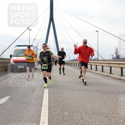 03.10.2025 - Köhlbrandbrückenlauf Lena Gebhardt http://msf.ph/oto/9204191 03.10.2025 15:55:51 Position 2 4249 meine-sportfotos.de