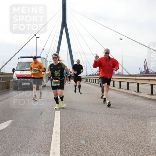 03.10.2025 - Köhlbrandbrückenlauf Lena Gebhardt http://msf.ph/oto/9204192 03.10.2025 15:55:51 Position 2 4249 meine-sportfotos.de