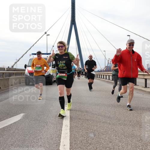 03.10.2025 - Köhlbrandbrückenlauf Lena Gebhardt http://msf.ph/oto/9204195 03.10.2025 15:55:51 Position 2  meine-sportfotos.de
