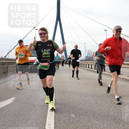 03.10.2025 - Köhlbrandbrückenlauf Lena Gebhardt http://msf.ph/oto/9204198 03.10.2025 15:55:52 Position 2  meine-sportfotos.de