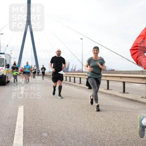 03.10.2025 - Köhlbrandbrückenlauf Lena Gebhardt http://msf.ph/oto/9204203 03.10.2025 15:55:52 Position 2  meine-sportfotos.de