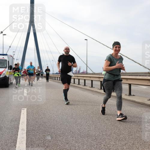 03.10.2025 - Köhlbrandbrückenlauf Lena Gebhardt http://msf.ph/oto/9204204 03.10.2025 15:55:53 Position 2 4249 meine-sportfotos.de