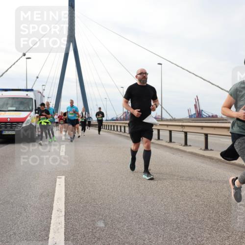 03.10.2025 - Köhlbrandbrückenlauf Lena Gebhardt http://msf.ph/oto/9204206 03.10.2025 15:55:53 Position 2 4249 meine-sportfotos.de