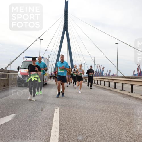 03.10.2025 - Köhlbrandbrückenlauf Lena Gebhardt http://msf.ph/oto/9204207 03.10.2025 15:55:55 Position 2  meine-sportfotos.de
