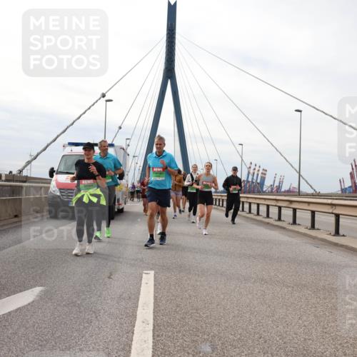 03.10.2025 - Köhlbrandbrückenlauf Lena Gebhardt http://msf.ph/oto/9204208 03.10.2025 15:55:55 Position 2  meine-sportfotos.de