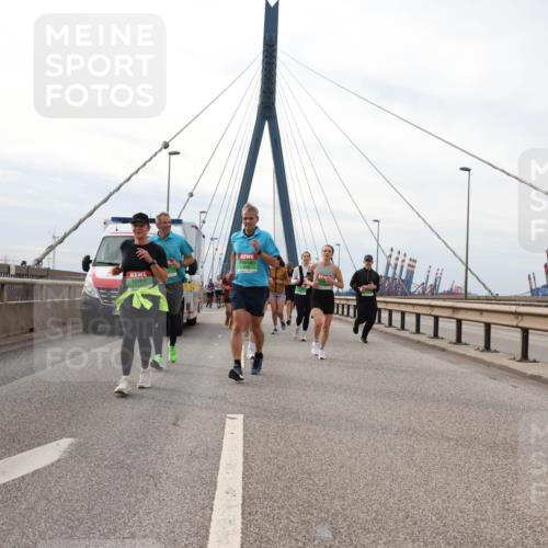 03.10.2025 - Köhlbrandbrückenlauf Lena Gebhardt http://msf.ph/oto/9204209 03.10.2025 15:55:55 Position 2  meine-sportfotos.de