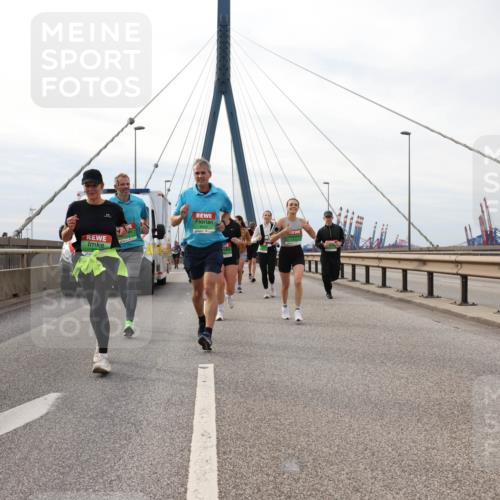 03.10.2025 - Köhlbrandbrückenlauf Lena Gebhardt http://msf.ph/oto/9204210 03.10.2025 15:55:56 Position 2  meine-sportfotos.de