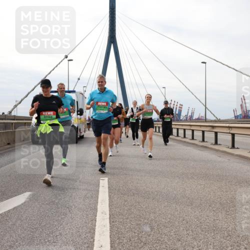 03.10.2025 - Köhlbrandbrückenlauf Lena Gebhardt http://msf.ph/oto/9204211 03.10.2025 15:55:56 Position 2  meine-sportfotos.de