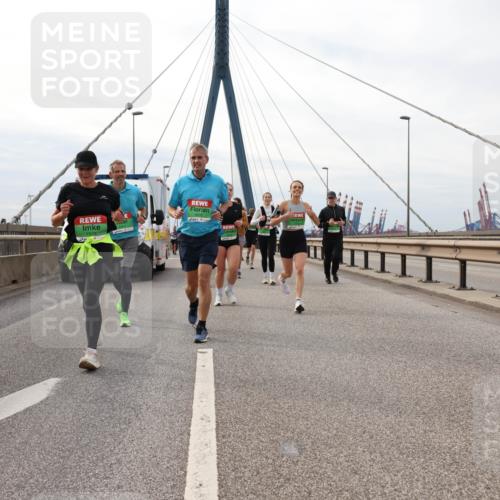 03.10.2025 - Köhlbrandbrückenlauf Lena Gebhardt http://msf.ph/oto/9204212 03.10.2025 15:55:56 Position 2  meine-sportfotos.de