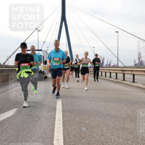 03.10.2025 - Köhlbrandbrückenlauf Lena Gebhardt http://msf.ph/oto/9204213 03.10.2025 15:55:56 Position 2  meine-sportfotos.de