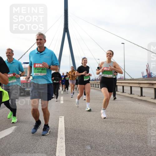 03.10.2025 - Köhlbrandbrückenlauf Lena Gebhardt http://msf.ph/oto/9204214 03.10.2025 15:55:57 Position 2 7573, 8904, 8905, 7779 meine-sportfotos.de
