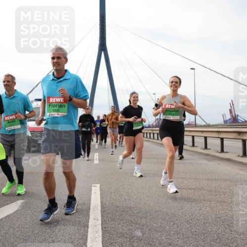 03.10.2025 - Köhlbrandbrückenlauf Lena Gebhardt http://msf.ph/oto/9204215 03.10.2025 15:55:57 Position 2 7573, 8905, 8904, 7779 meine-sportfotos.de