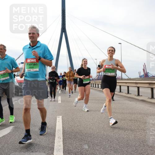 03.10.2025 - Köhlbrandbrückenlauf Lena Gebhardt http://msf.ph/oto/9204216 03.10.2025 15:55:57 Position 2 7573, 8905, 7779 meine-sportfotos.de