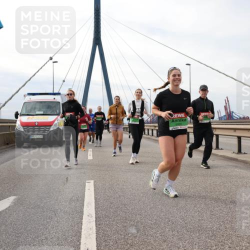 03.10.2025 - Köhlbrandbrückenlauf Lena Gebhardt http://msf.ph/oto/9204219 03.10.2025 15:55:57 Position 2 4249, 8050 meine-sportfotos.de