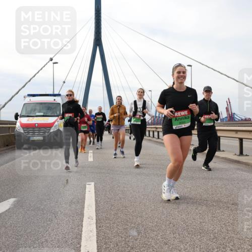 03.10.2025 - Köhlbrandbrückenlauf Lena Gebhardt http://msf.ph/oto/9204220 03.10.2025 15:55:58 Position 2 4249, 8050 meine-sportfotos.de