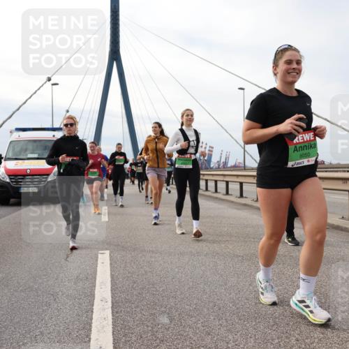 03.10.2025 - Köhlbrandbrückenlauf Lena Gebhardt http://msf.ph/oto/9204222 03.10.2025 15:55:58 Position 2 4249, 8050 meine-sportfotos.de