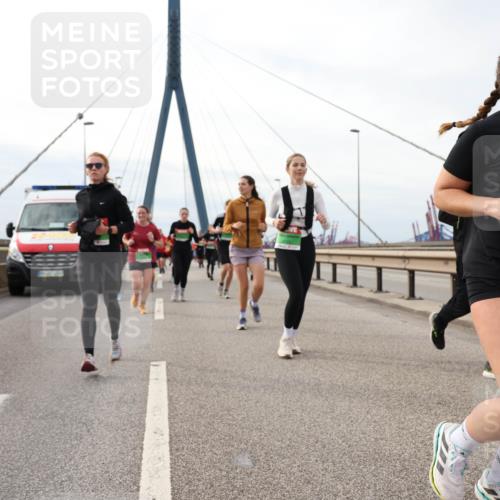 03.10.2025 - Köhlbrandbrückenlauf Lena Gebhardt http://msf.ph/oto/9204223 03.10.2025 15:55:58 Position 2 8050 meine-sportfotos.de